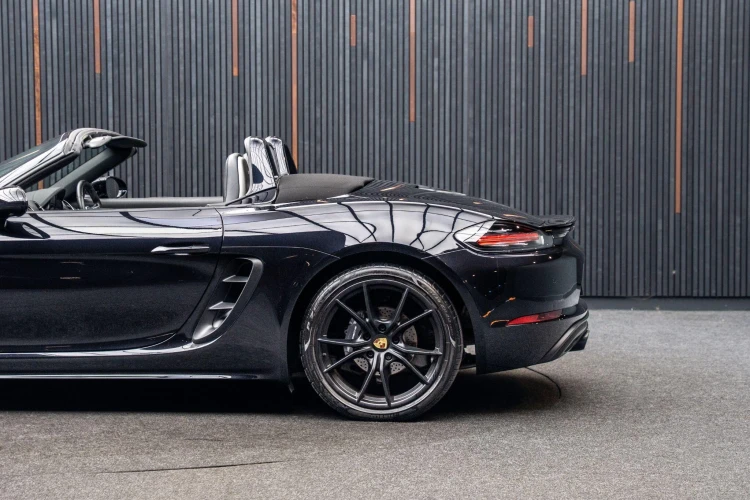Vehicle Image 19