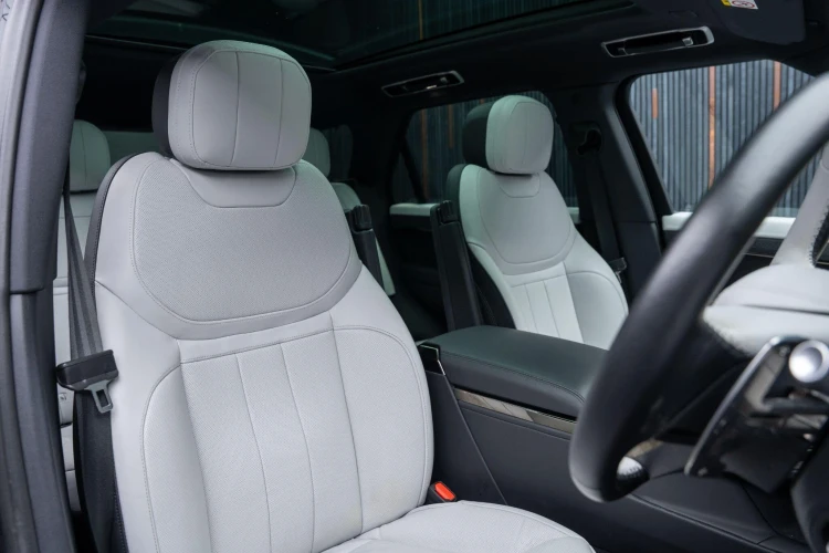 Vehicle Image 12