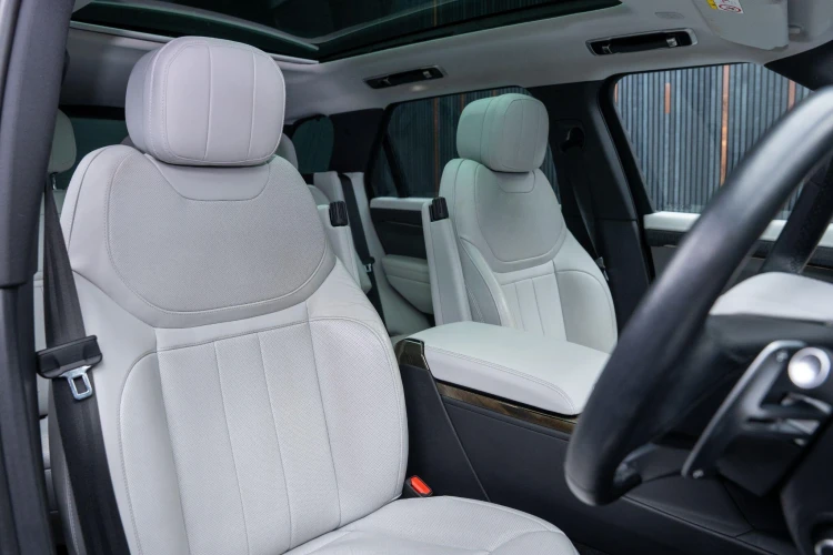 Vehicle Image 12