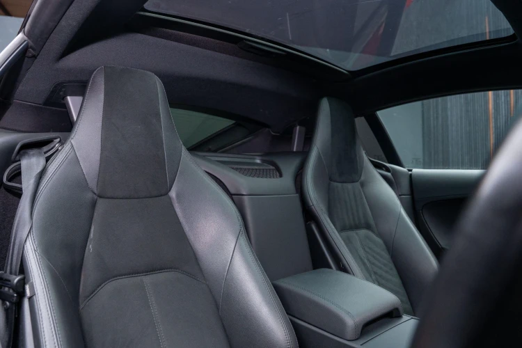 Vehicle Image 12