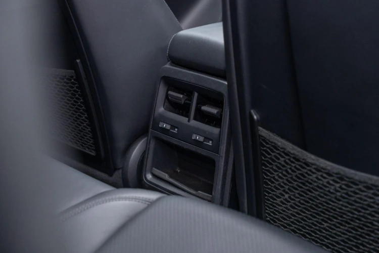 Vehicle Image 36