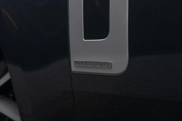 Vehicle Image 25