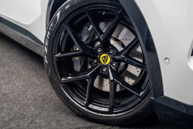 Vehicle Image 13
