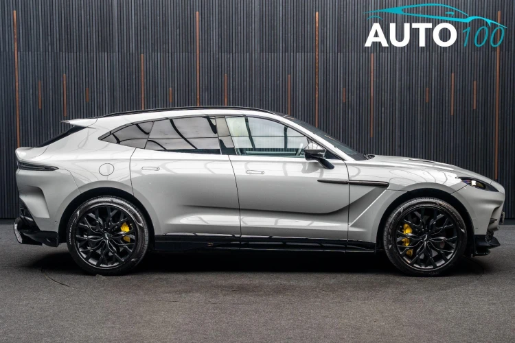 Vehicle Image 11