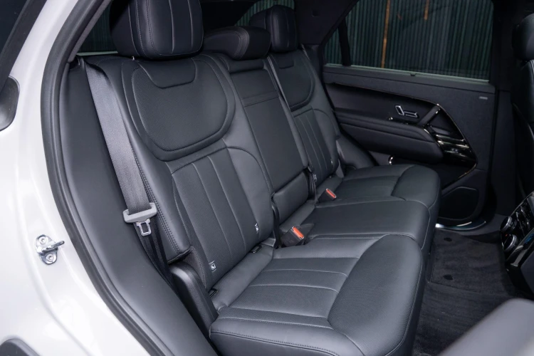 Vehicle Image 14