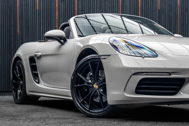 Vehicle Image 7