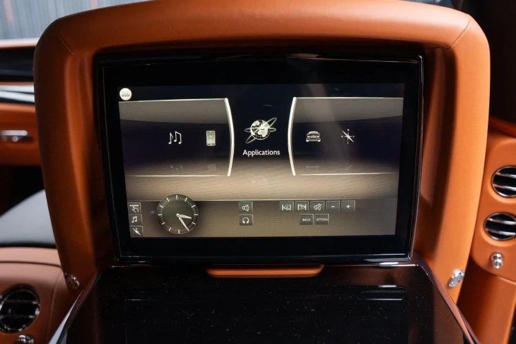 Vehicle Image 12