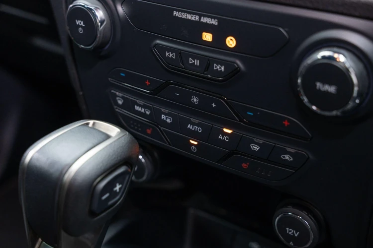 Vehicle Image 23