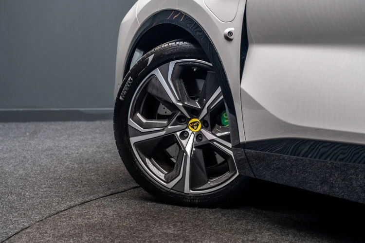 Vehicle Image 13