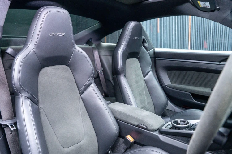 Vehicle Image 12