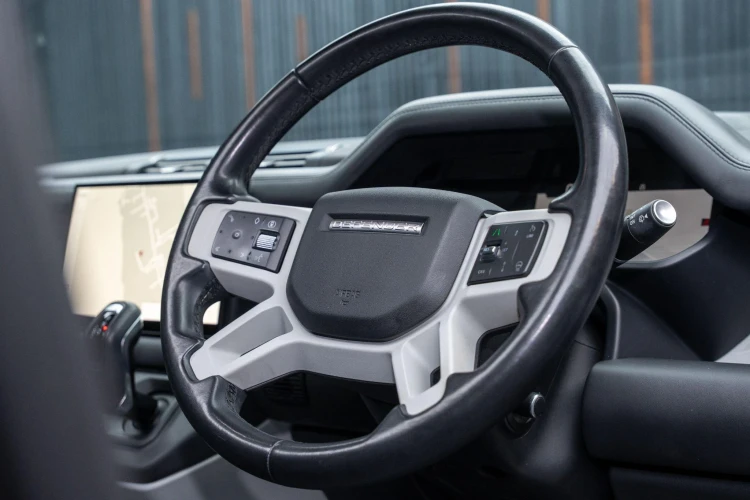 Vehicle Image 32