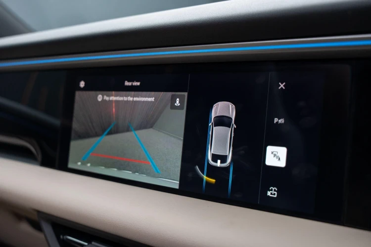 Vehicle Image 6