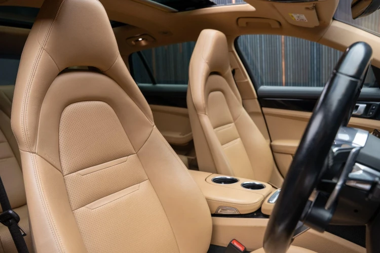 Vehicle Image 12
