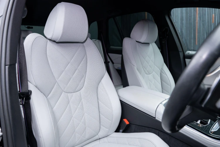 Vehicle Image 12