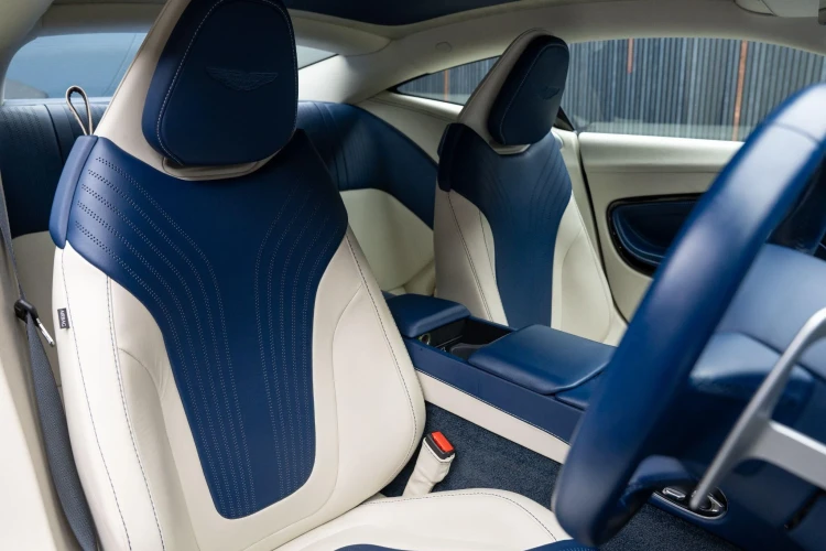 Vehicle Image 12