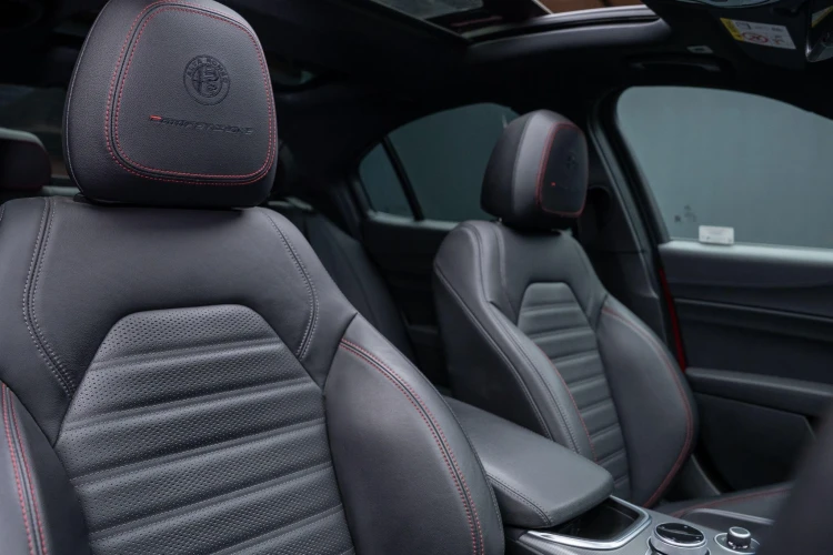 Vehicle Image 12