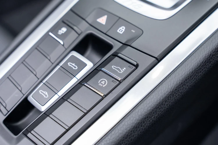 Vehicle Image 30