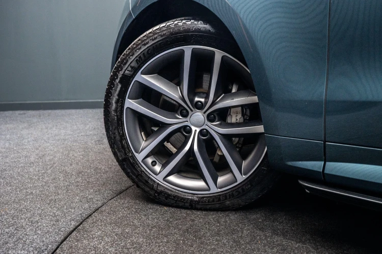Vehicle Image 13