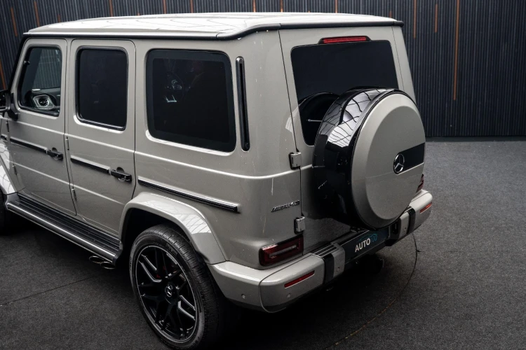 Vehicle Image 9