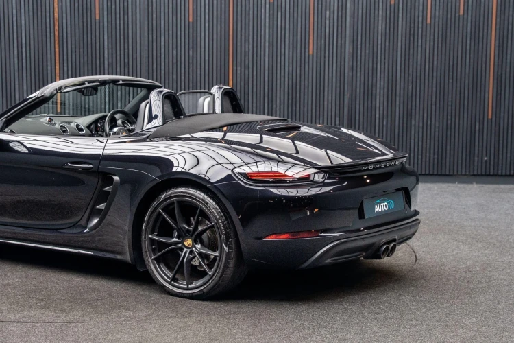 Vehicle Image 21