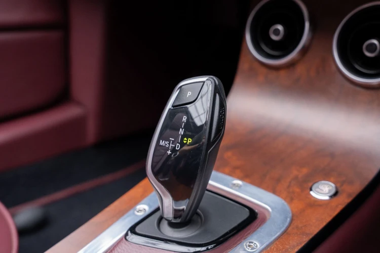 Vehicle Image 10