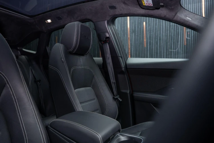 Vehicle Image 38