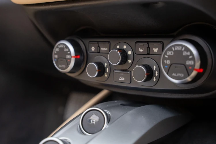 Vehicle Image 38