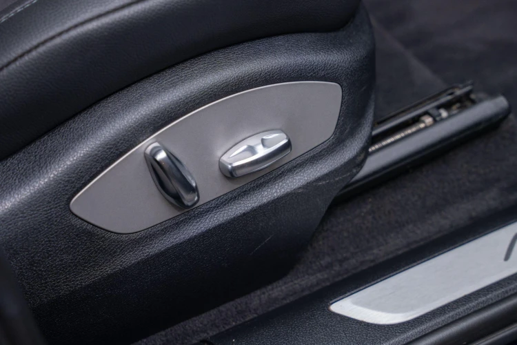 Vehicle Image 30