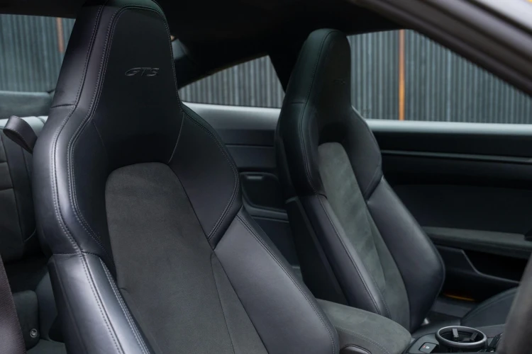 Vehicle Image 12