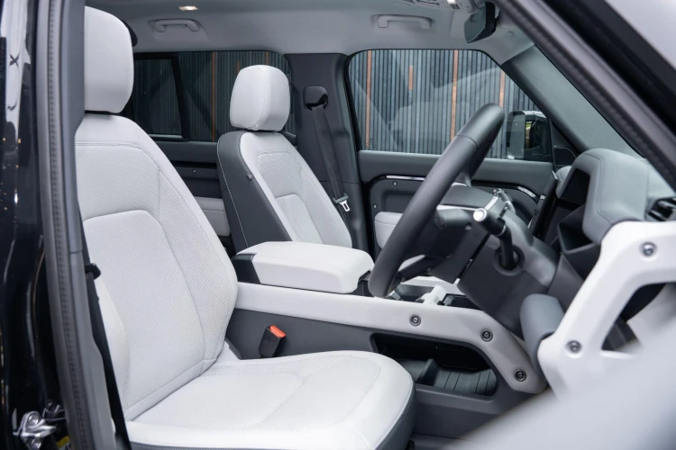 Vehicle Image 12