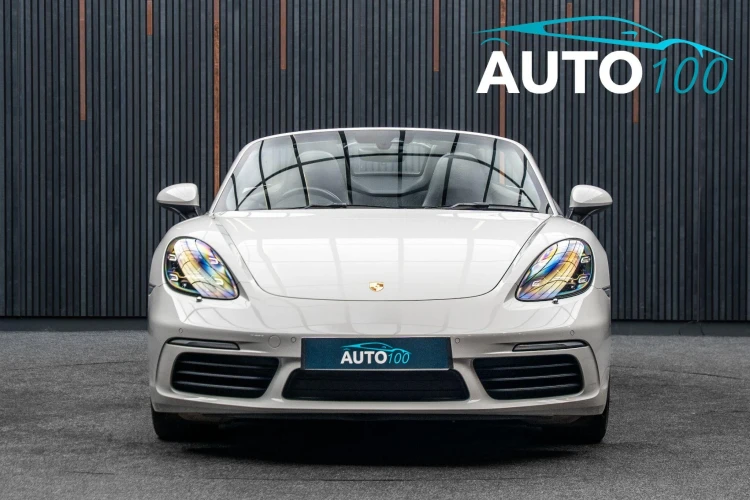 Vehicle Image 9