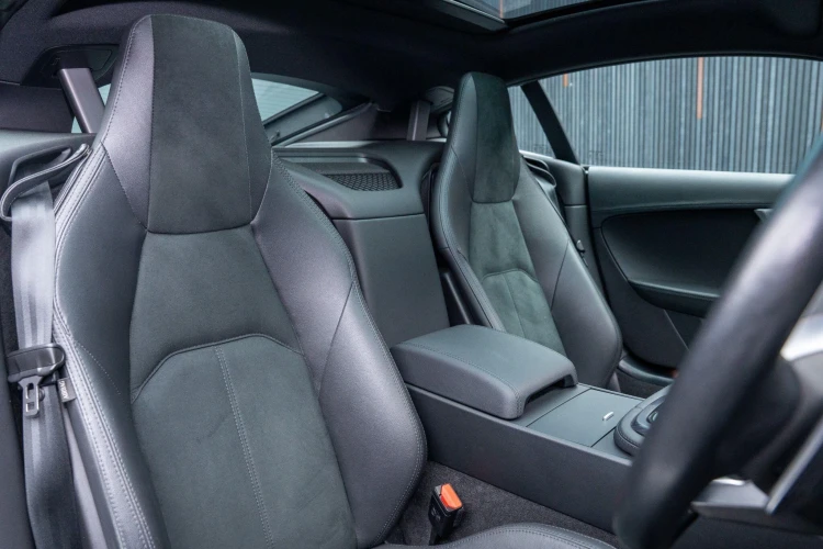 Vehicle Image 12
