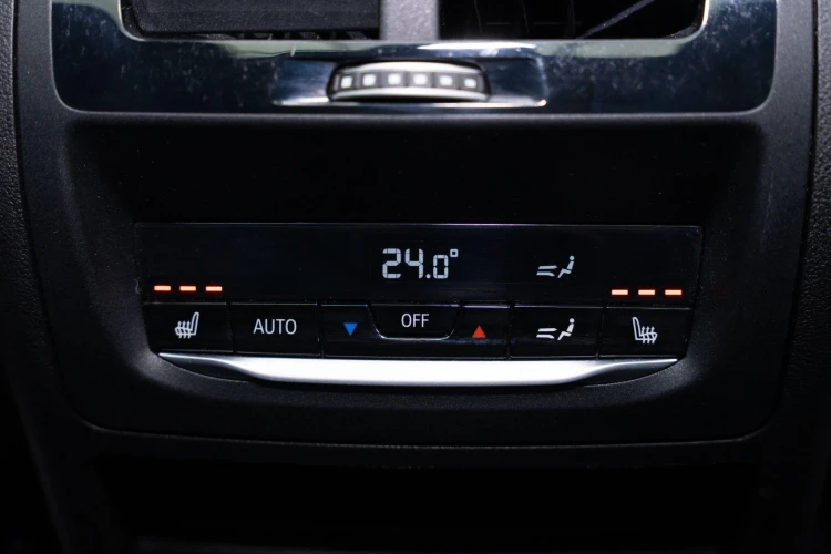 Vehicle Image 26