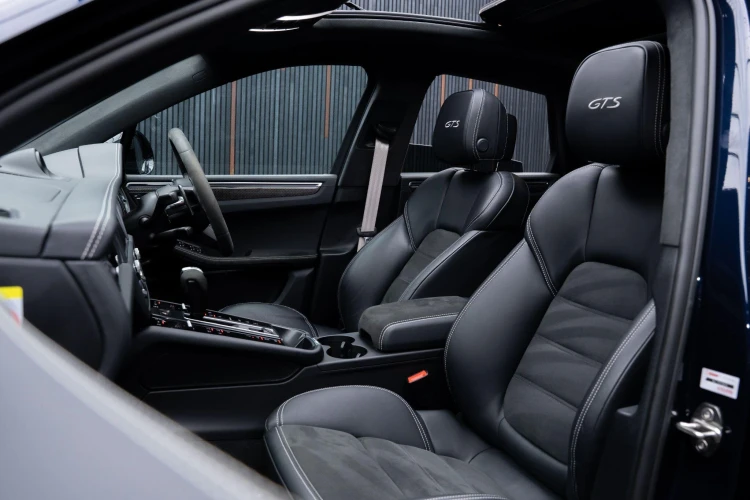 Vehicle Image 40