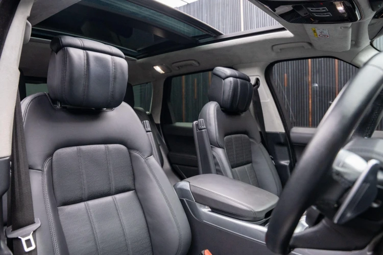 Vehicle Image 16