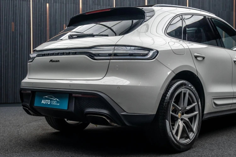 Vehicle Image 11