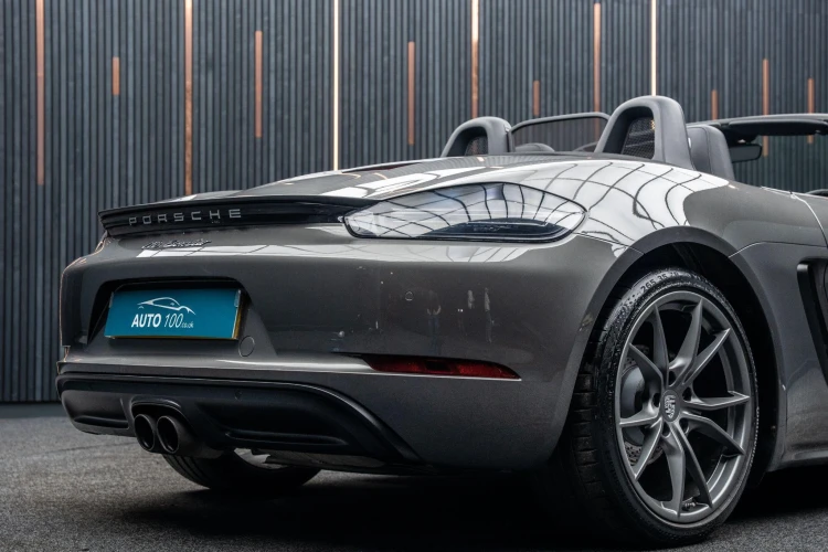 Vehicle Image 23