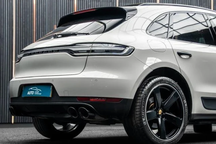 Vehicle Image 13