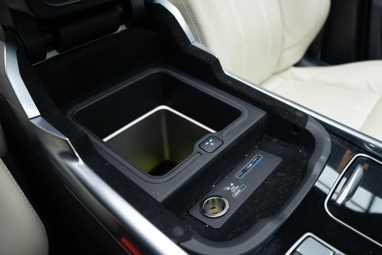 Vehicle Image 9
