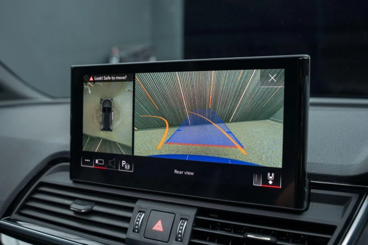 Vehicle Image 8