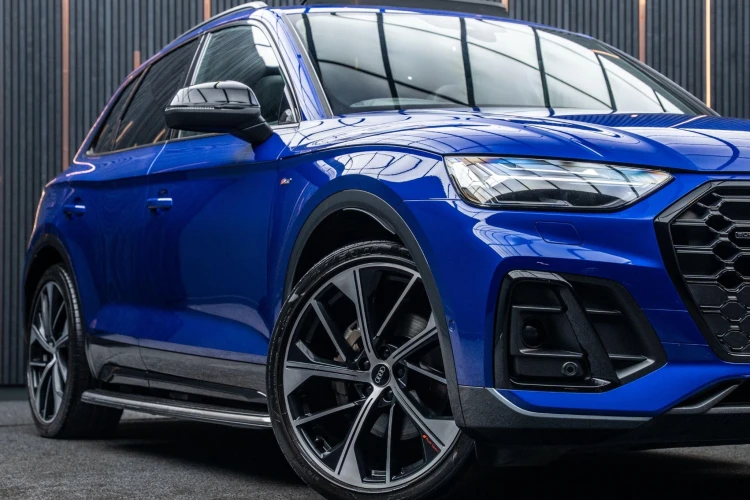 Vehicle Image 5