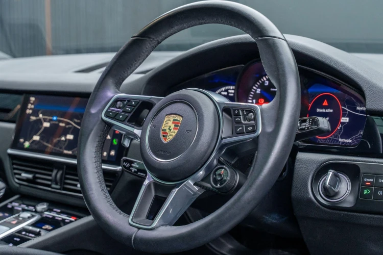 Vehicle Image 8