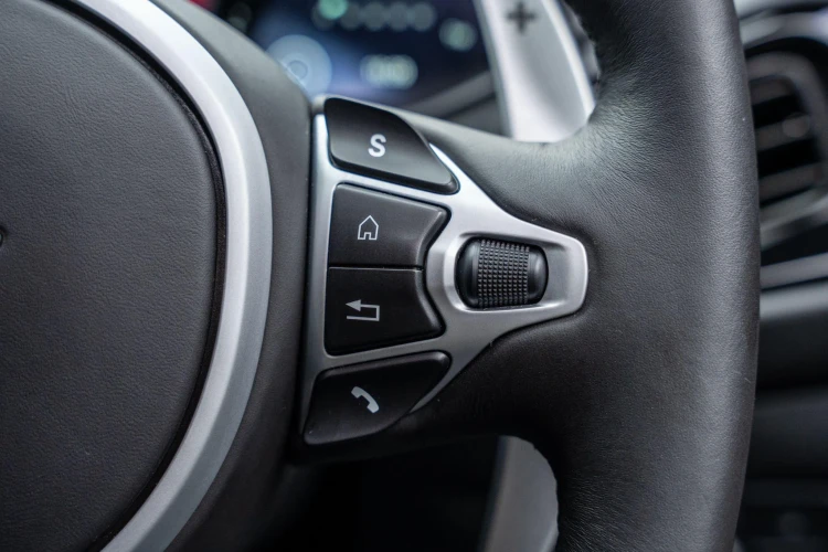 Vehicle Image 30