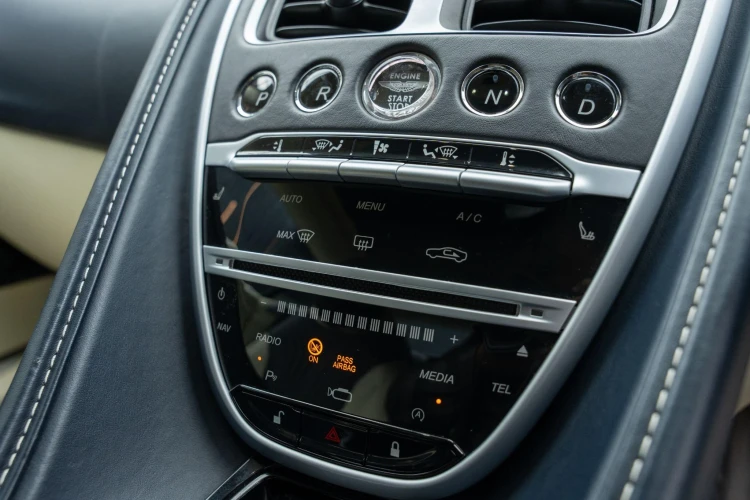 Vehicle Image 11