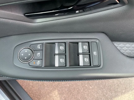 Vehicle Thumbnail 13