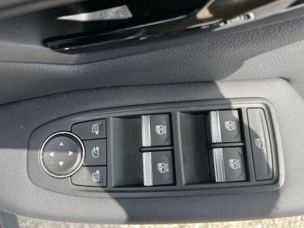 Vehicle Thumbnail 13