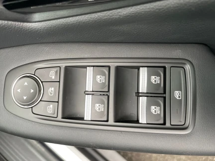Vehicle Thumbnail 13