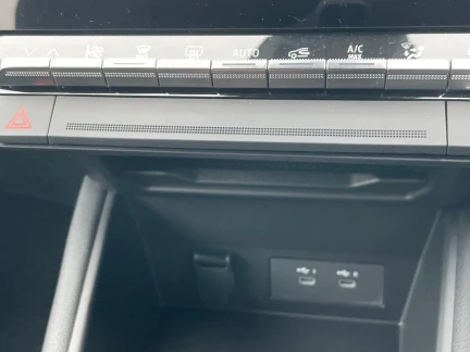 Vehicle Thumbnail 12