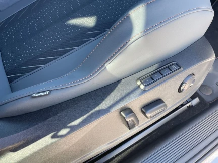 Vehicle Thumbnail 24