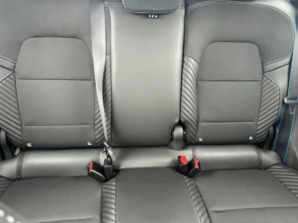 Vehicle Thumbnail 32